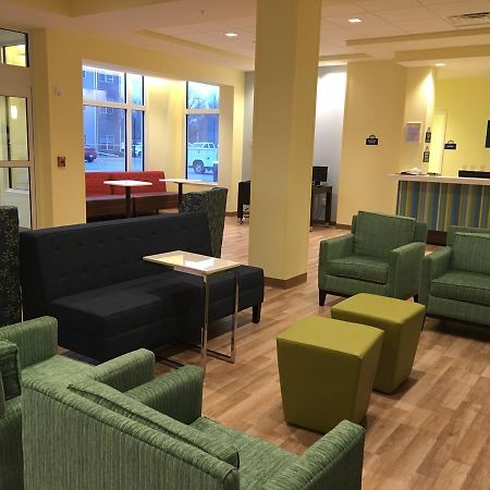 Days Inn & Suites By Wyndham Kearney Ne Экстерьер фото
