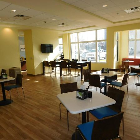 Days Inn & Suites By Wyndham Kearney Ne Экстерьер фото