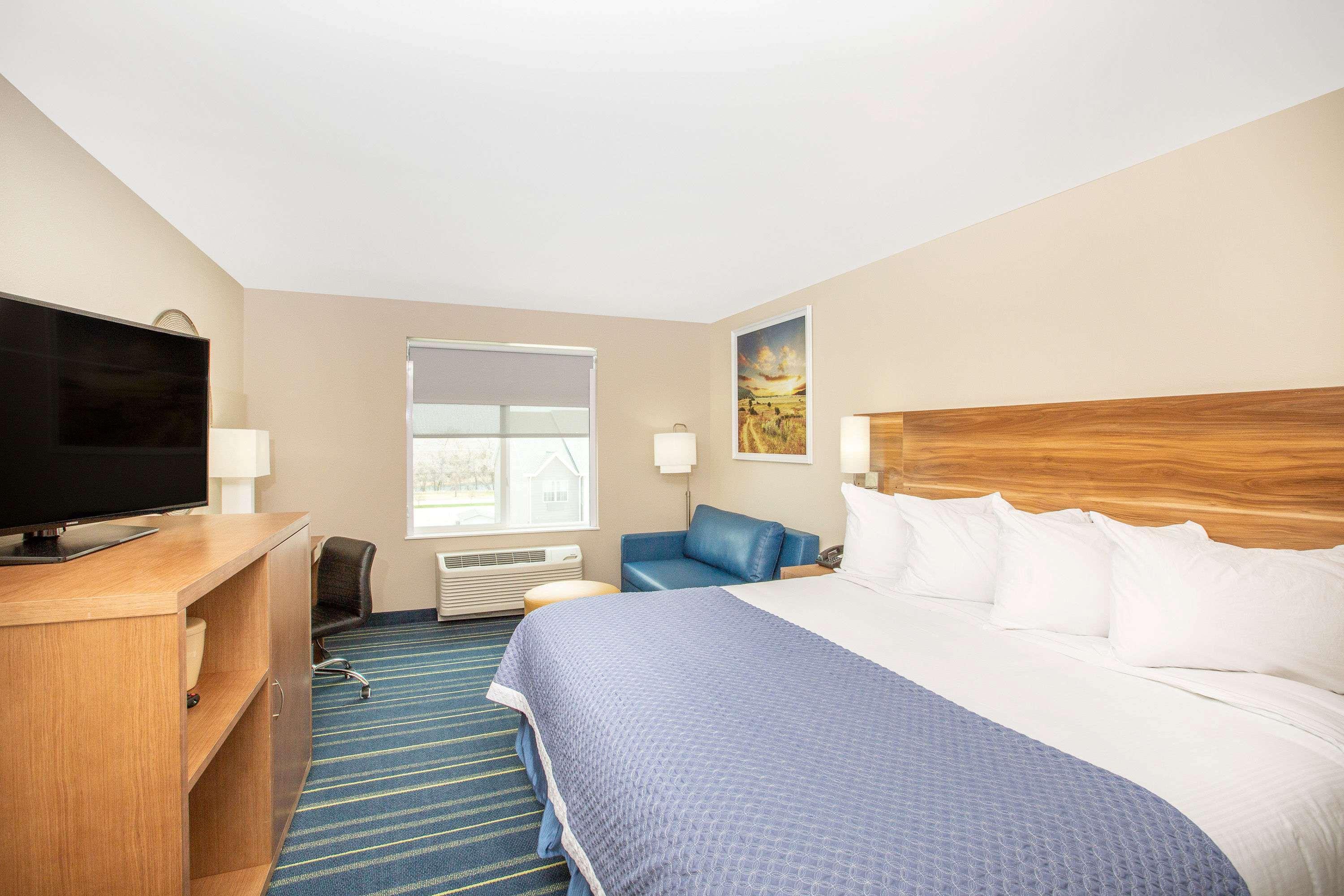 Days Inn & Suites By Wyndham Kearney Ne Экстерьер фото