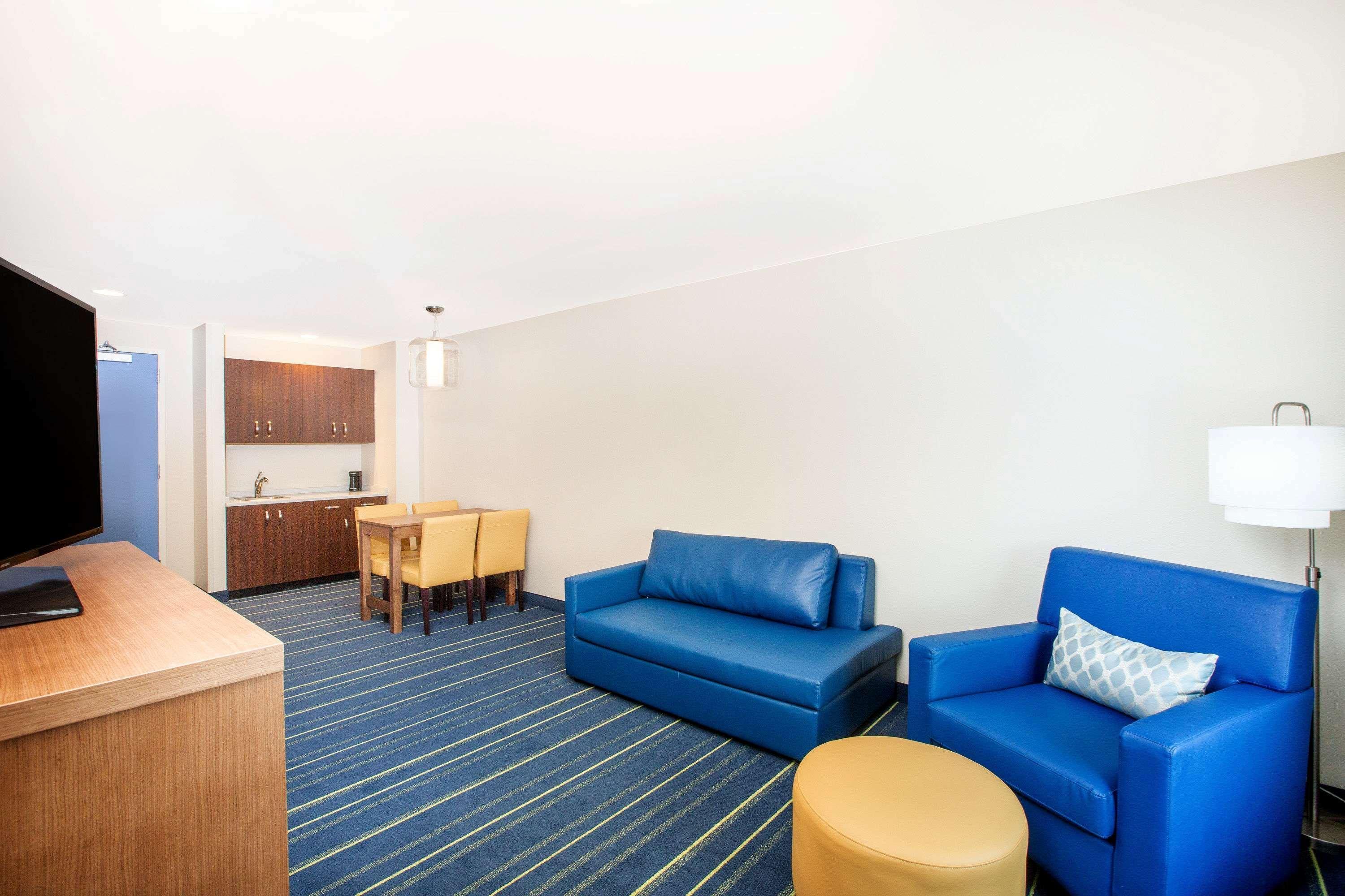 Days Inn & Suites By Wyndham Kearney Ne Экстерьер фото