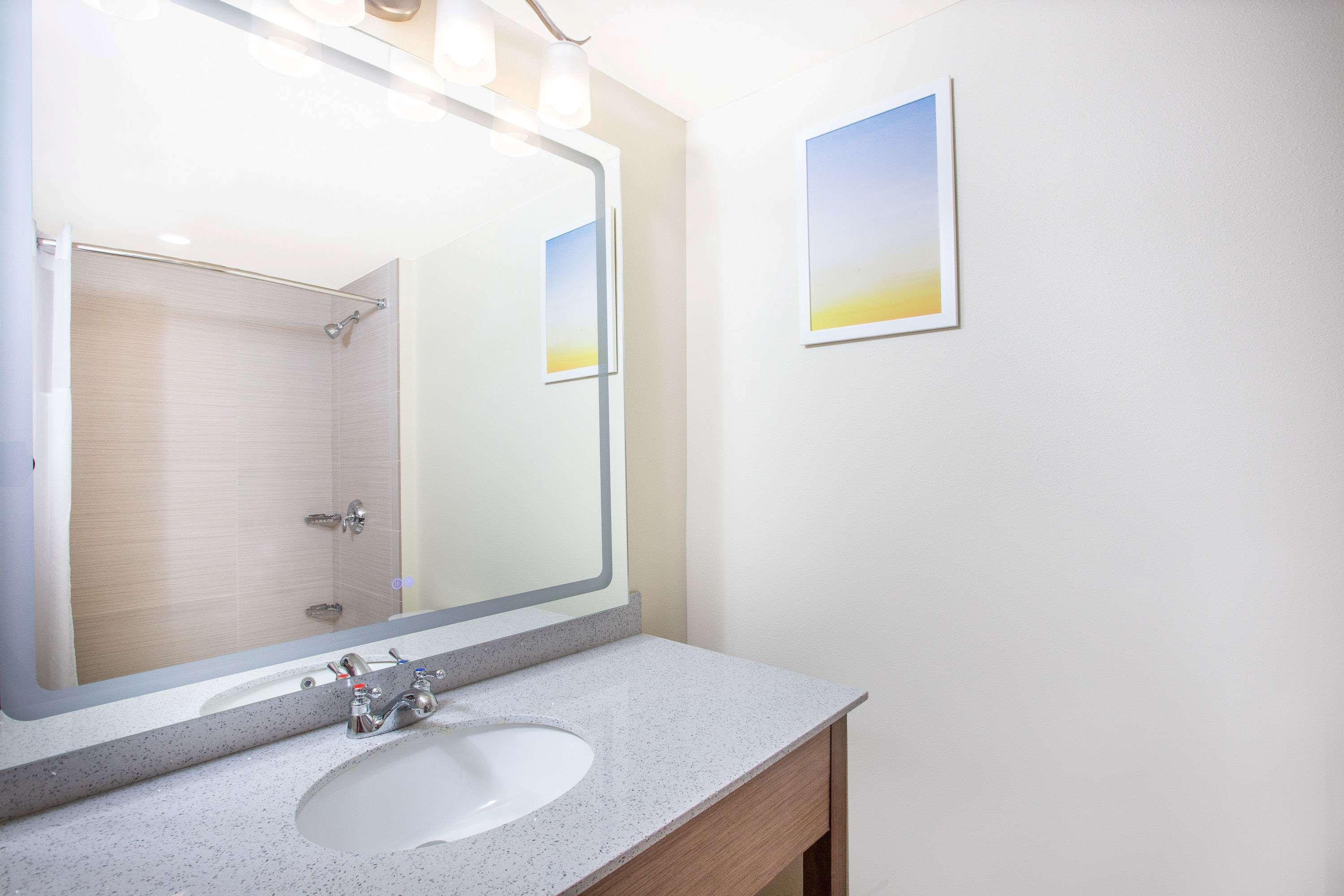Days Inn & Suites By Wyndham Kearney Ne Экстерьер фото