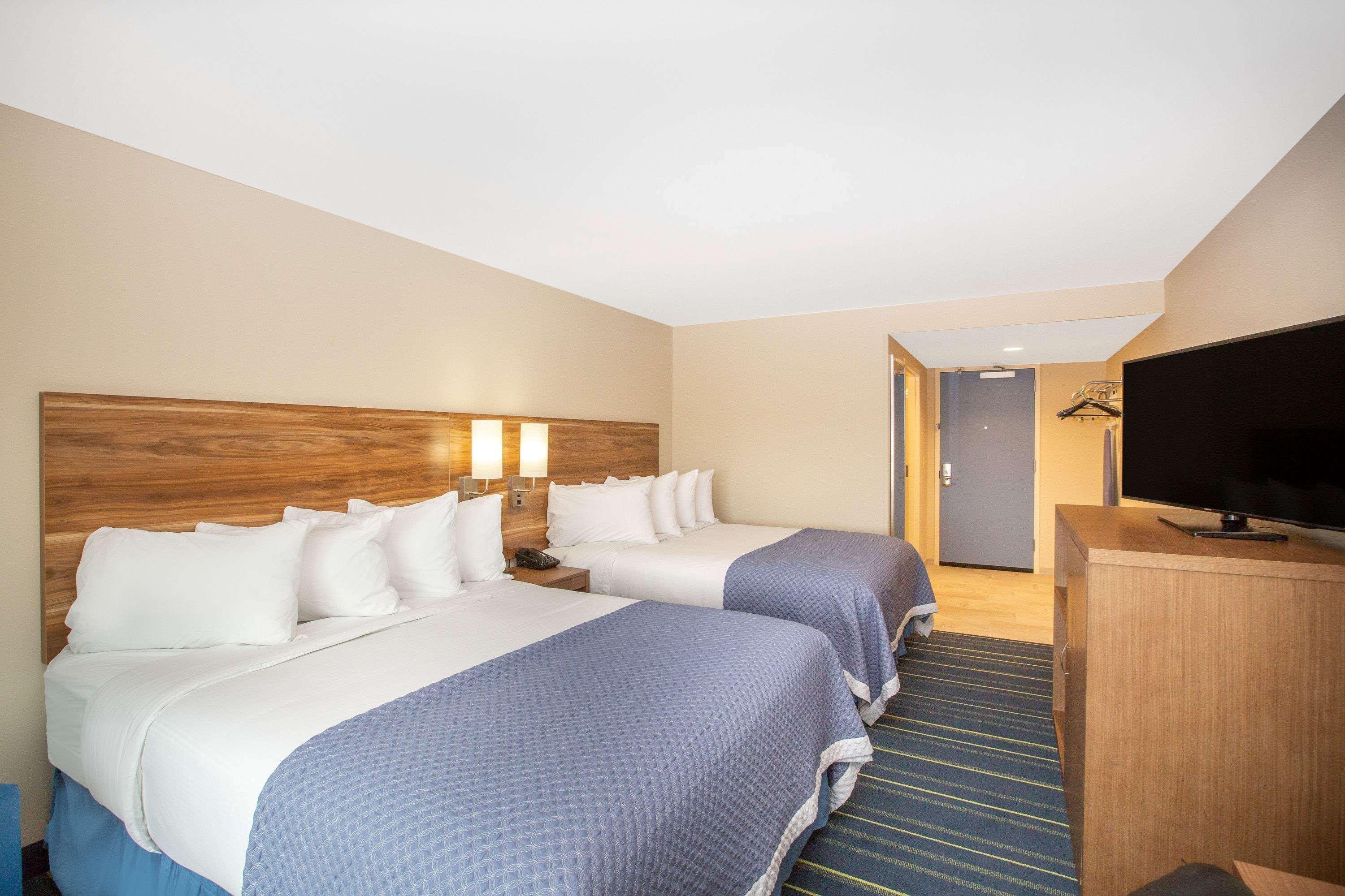 Days Inn & Suites By Wyndham Kearney Ne Экстерьер фото