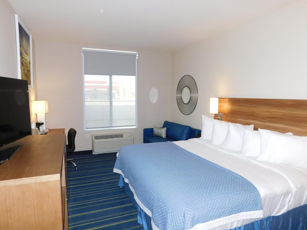 Days Inn & Suites By Wyndham Kearney Ne Экстерьер фото