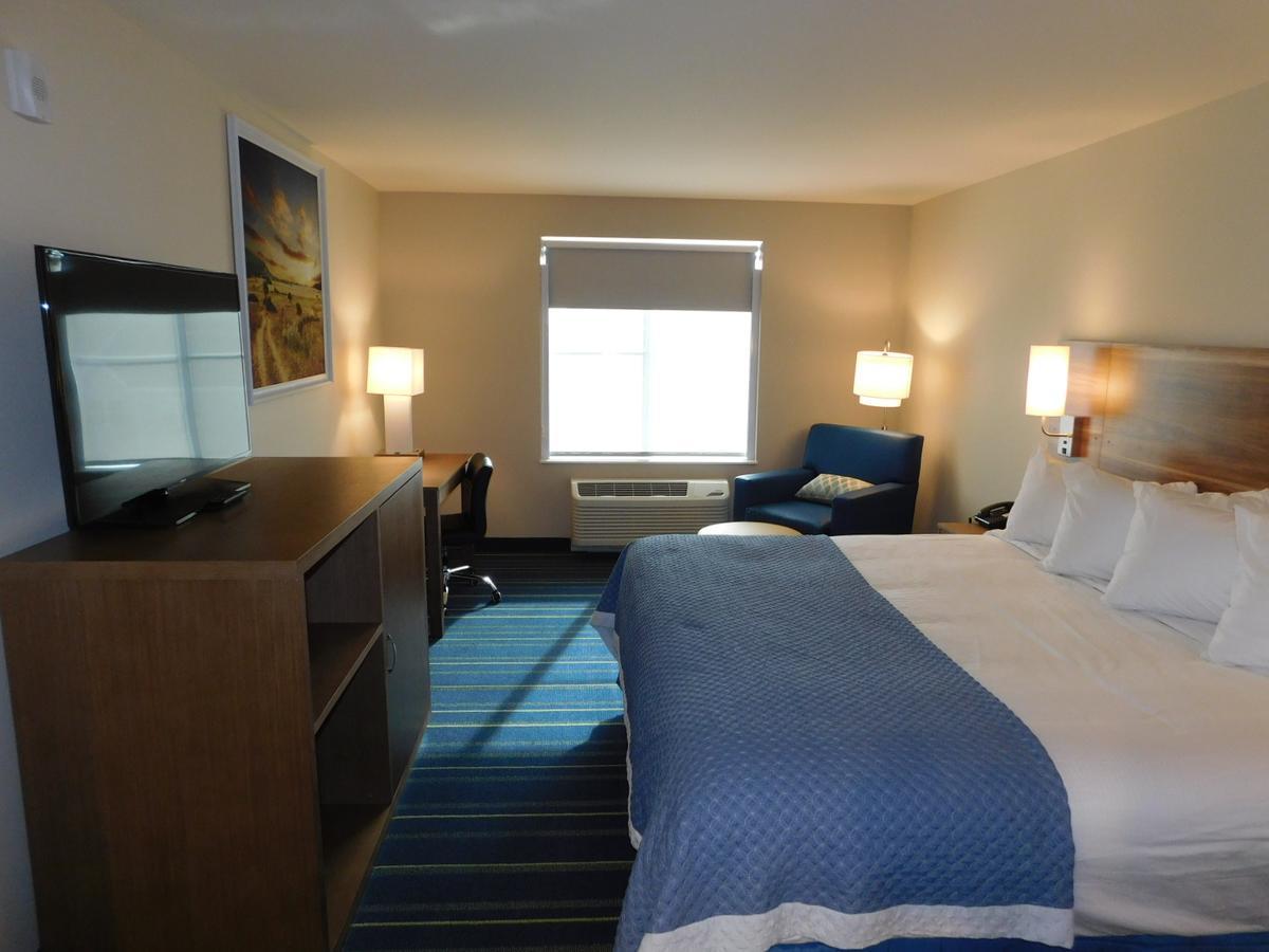 Days Inn & Suites By Wyndham Kearney Ne Экстерьер фото