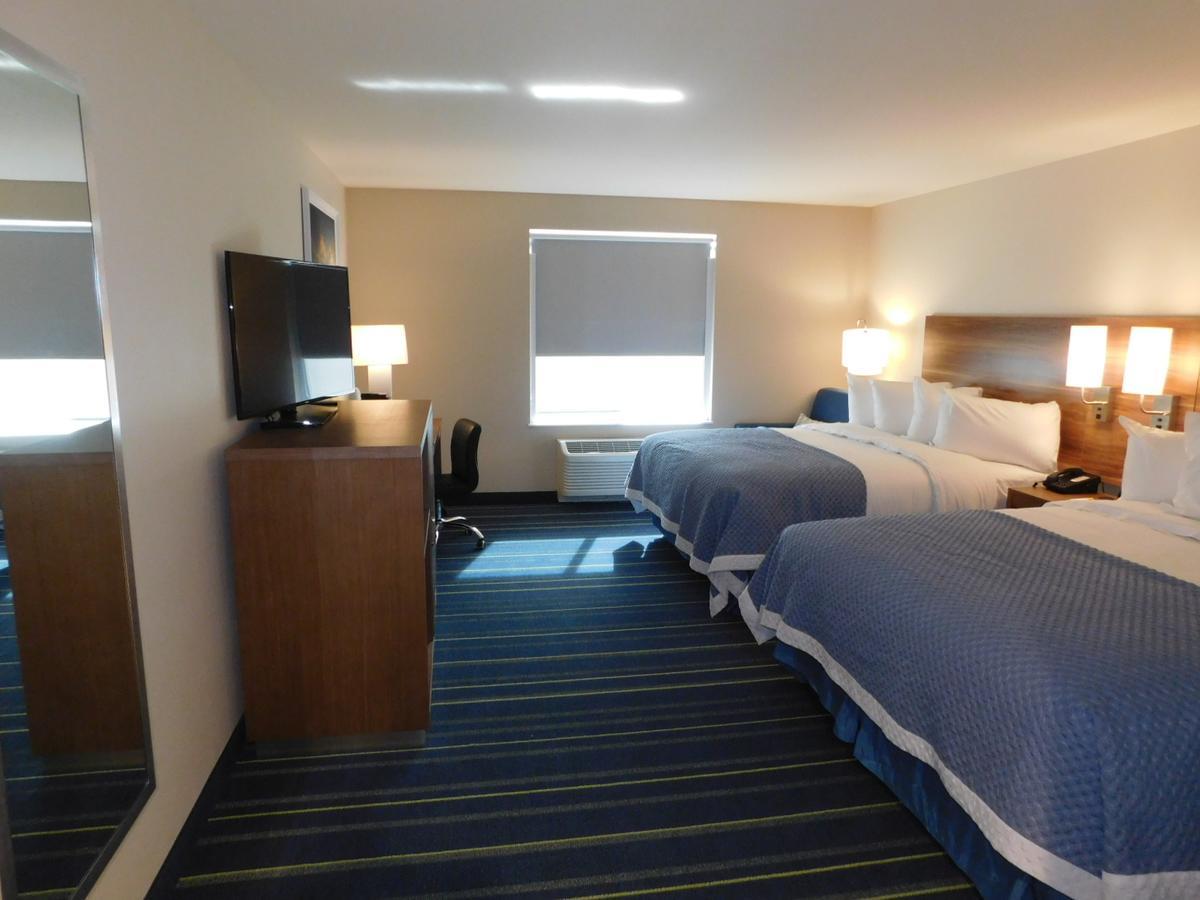 Days Inn & Suites By Wyndham Kearney Ne Экстерьер фото