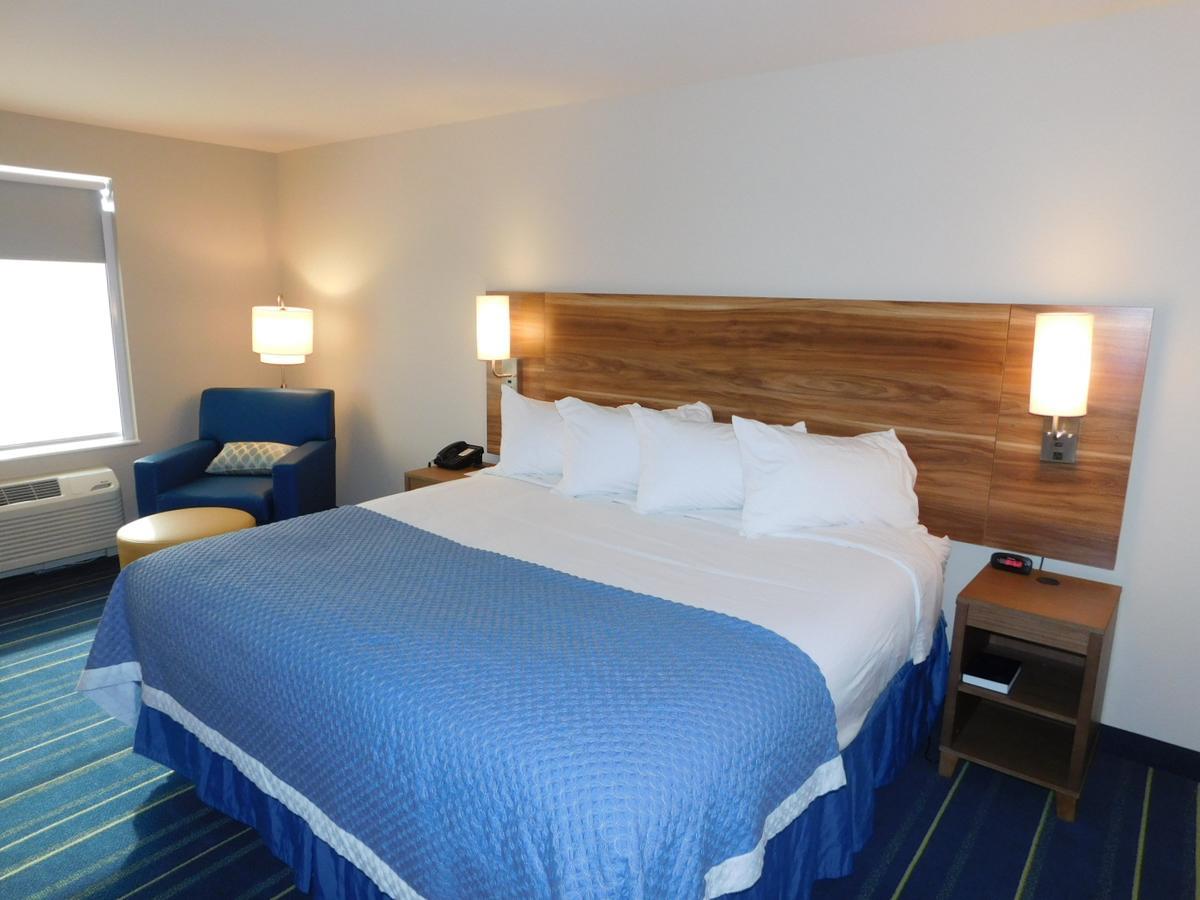 Days Inn & Suites By Wyndham Kearney Ne Экстерьер фото