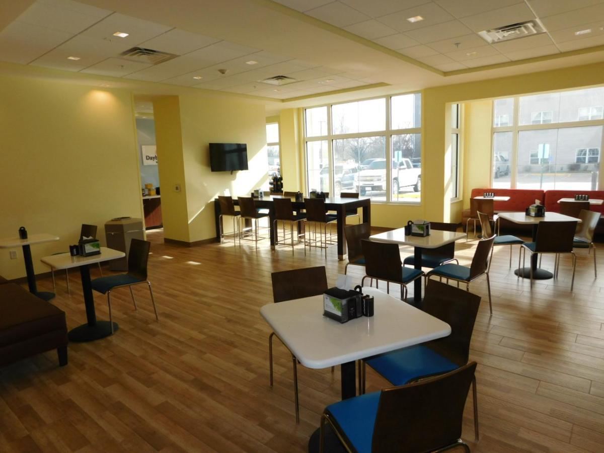 Days Inn & Suites By Wyndham Kearney Ne Экстерьер фото